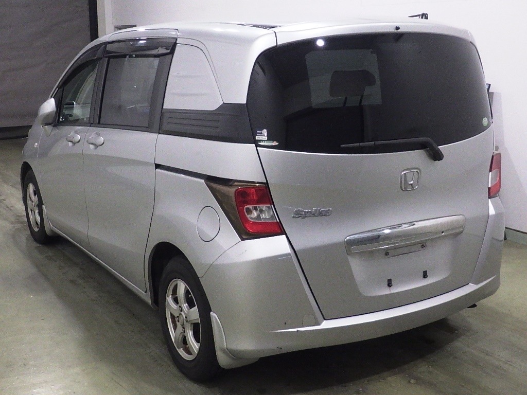 HONDA FREED SPIKE