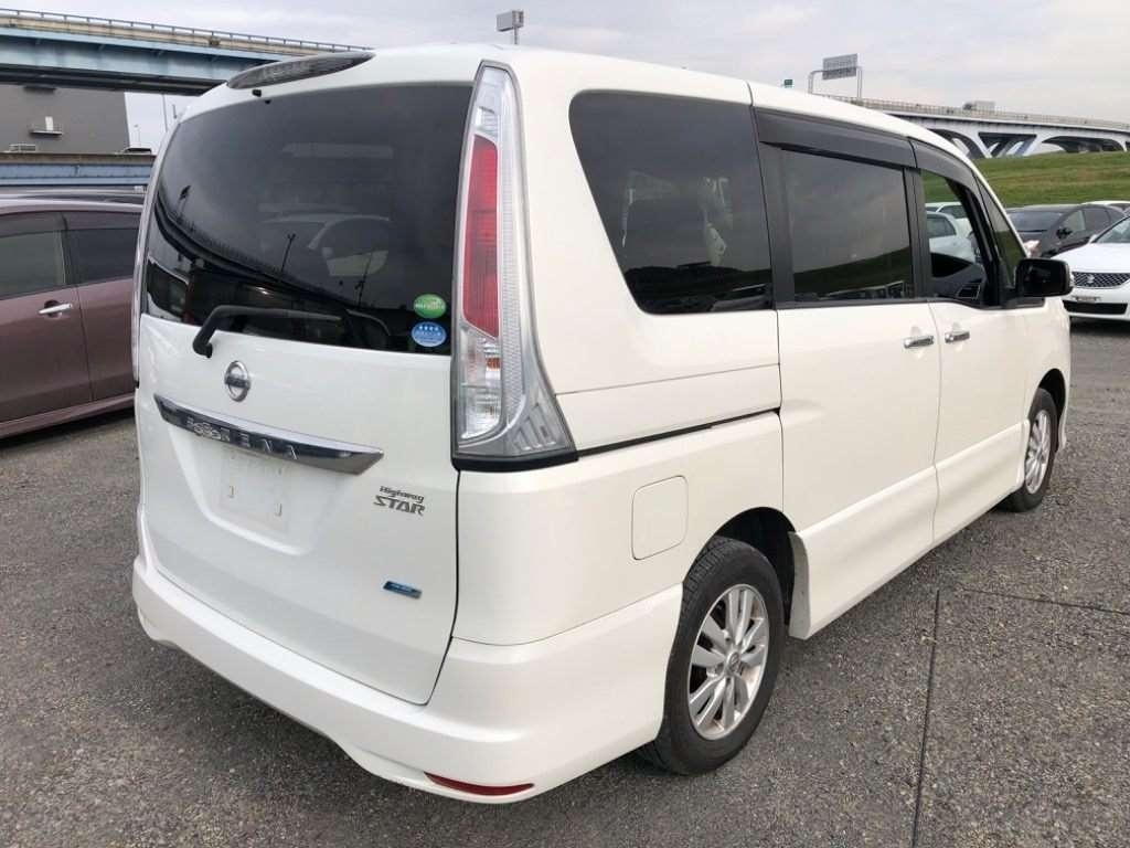 NISSAN SERENA