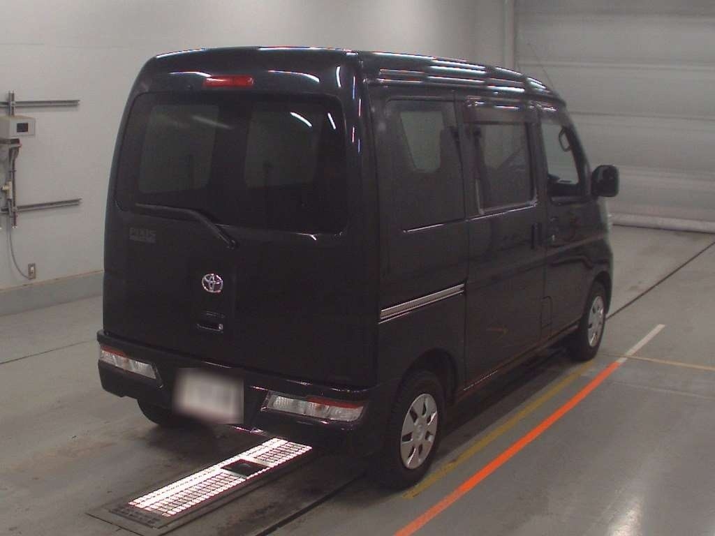 TOYOTA PIXIS VAN