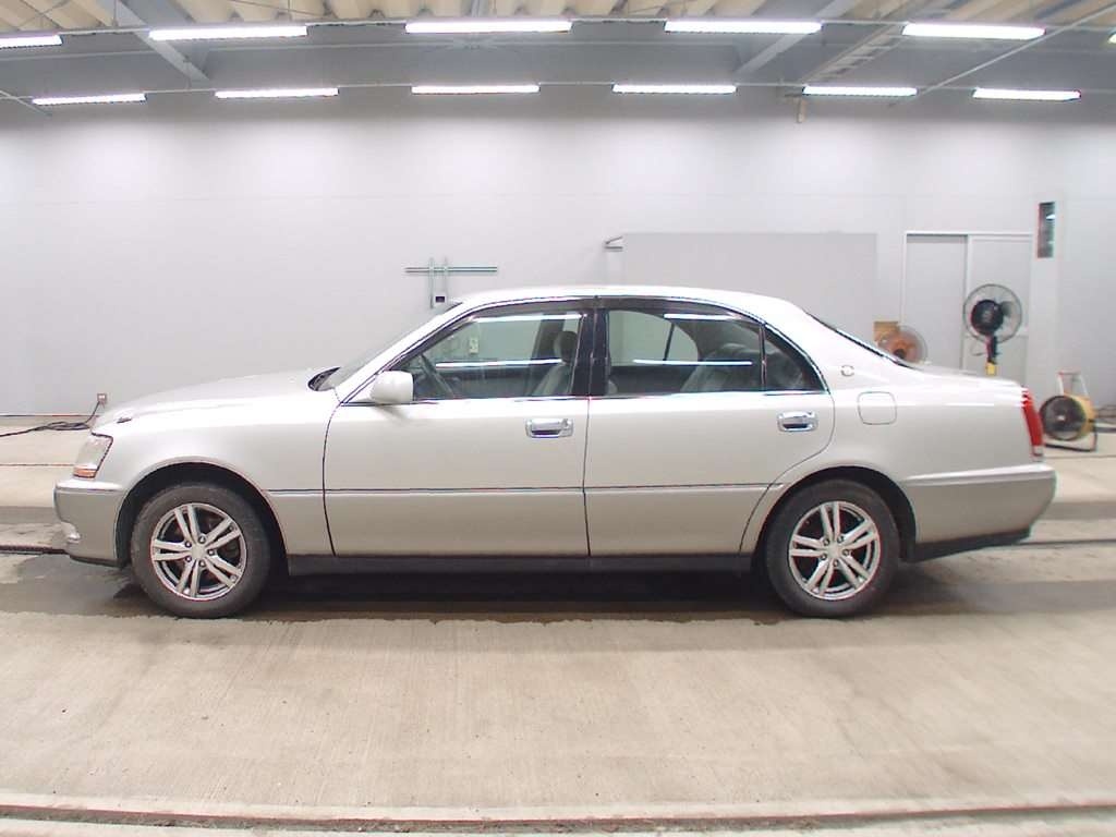 TOYOTA CROWN MAJESTA