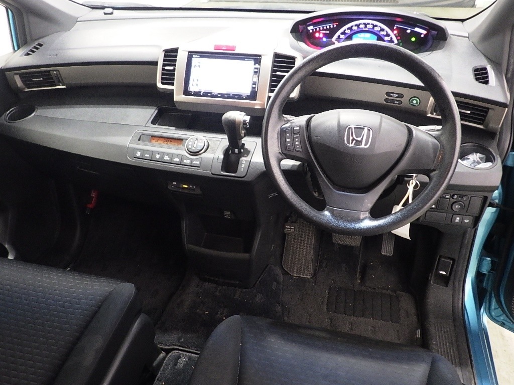 HONDA FREED SPIKE