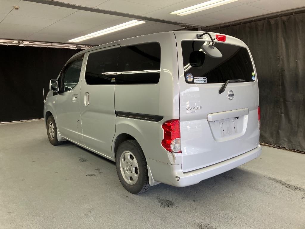 NISSAN NV200