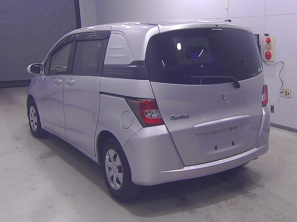 HONDA FREED SPIKE