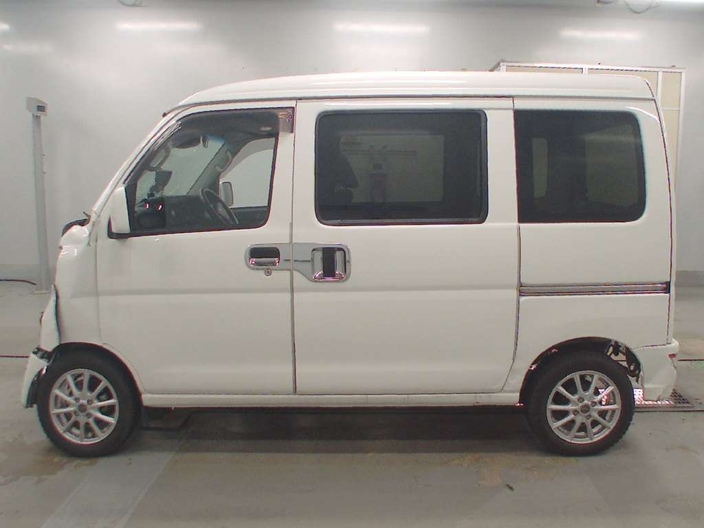 TOYOTA PIXIS VAN