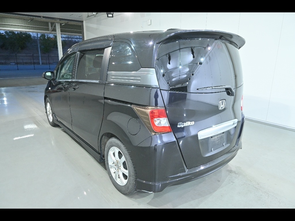 HONDA FREED SPIKE
