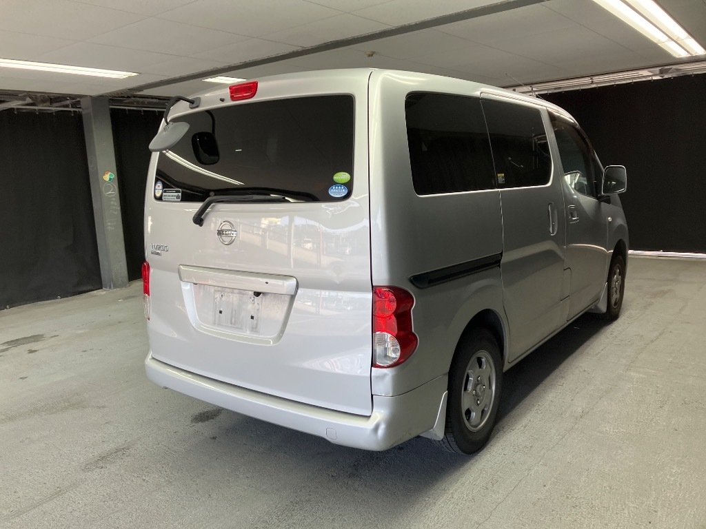 NISSAN NV200