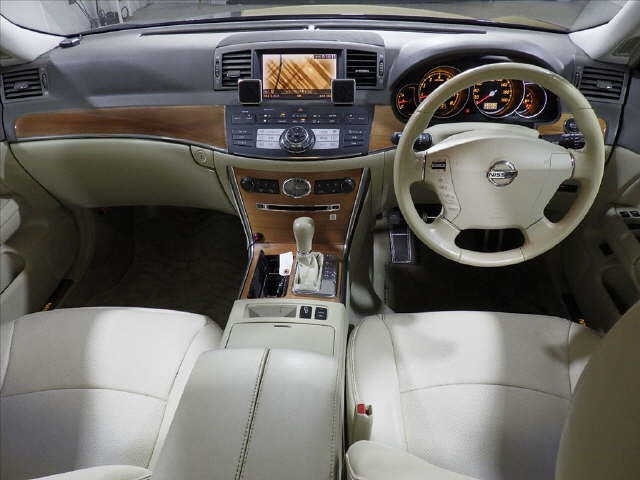 NISSAN FUGA