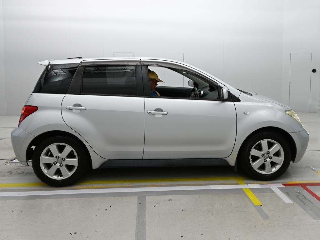 TOYOTA IST
