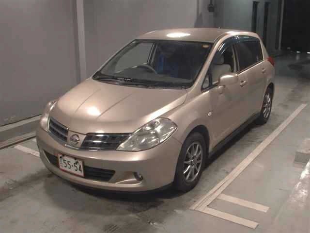 NISSAN TIIDA