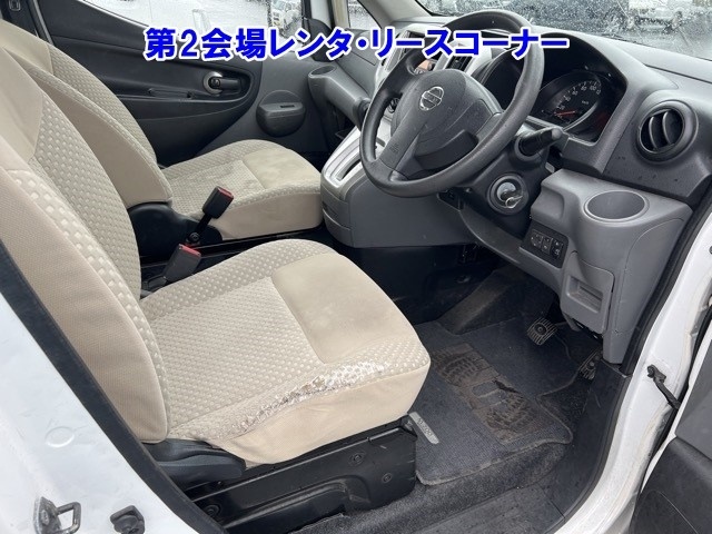 NISSAN NV200