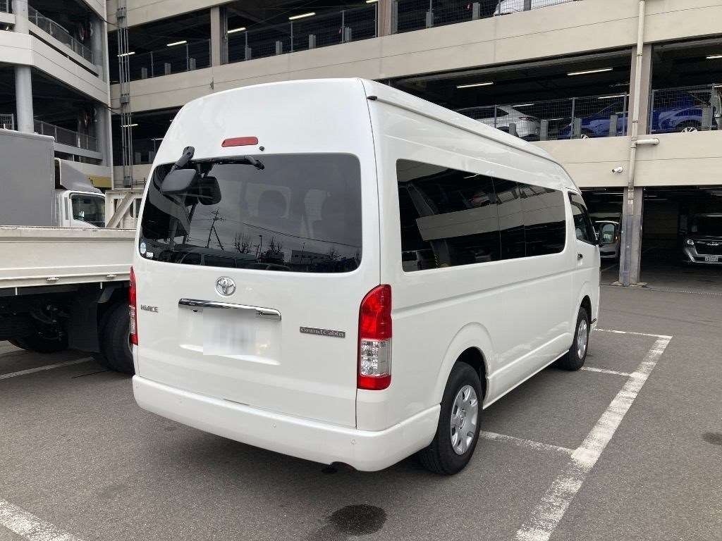 TOYOTA HIACE
