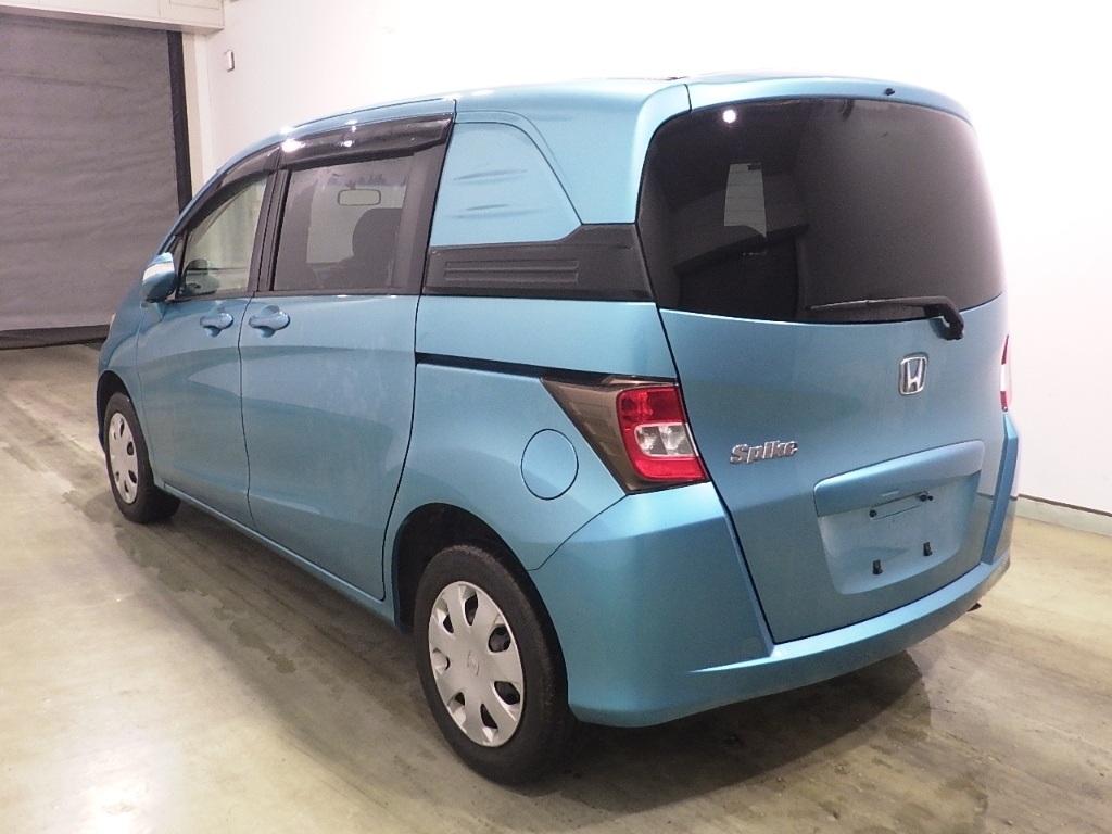 HONDA FREED SPIKE
