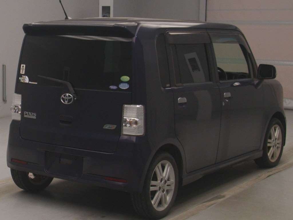 TOYOTA PIXIS SPACE