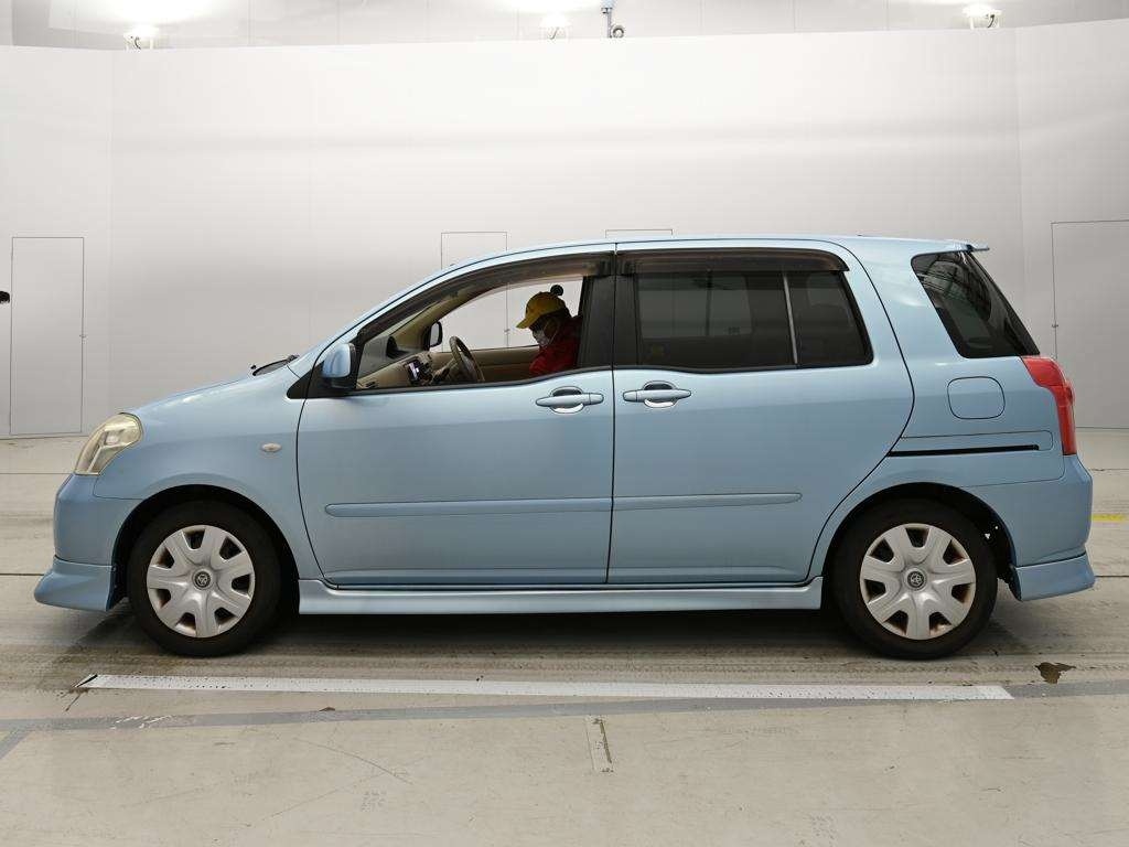 TOYOTA RAUM