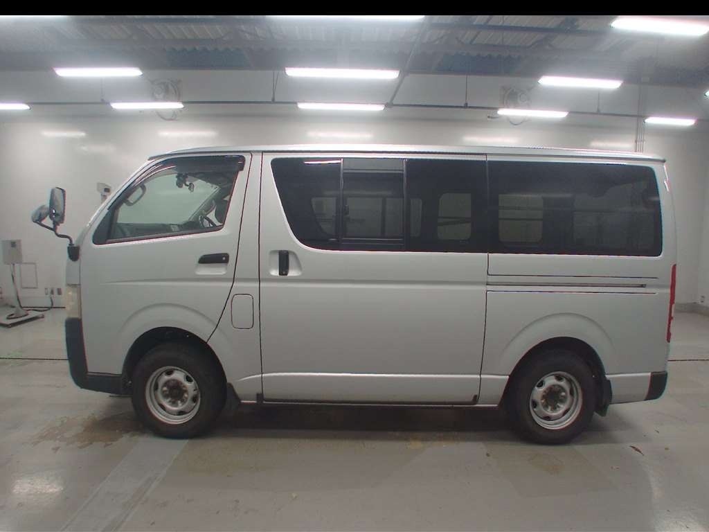 TOYOTA REGIUS ACE