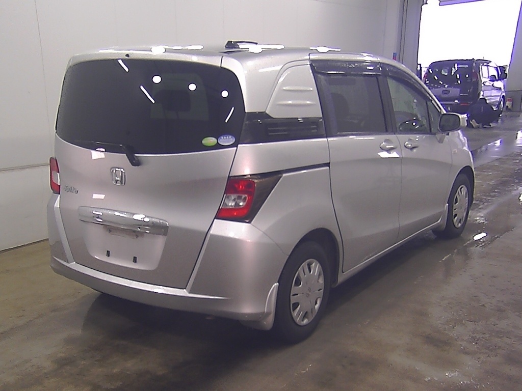HONDA FREED SPIKE