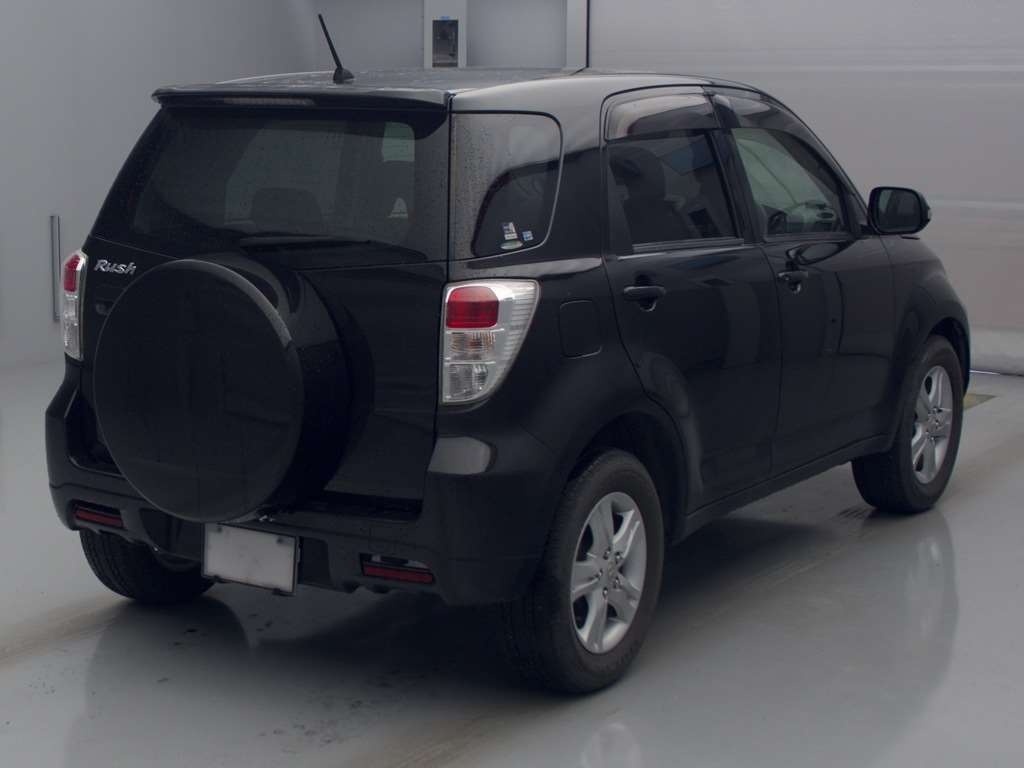 TOYOTA RUSH