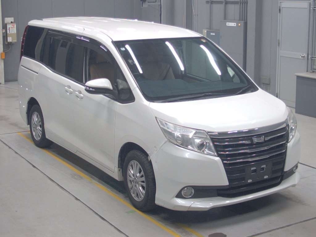 TOYOTA NOAH