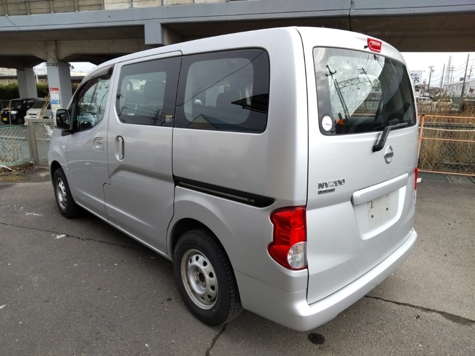 NISSAN NV200
