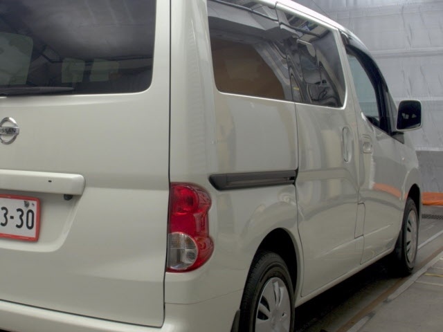 NISSAN NV200
