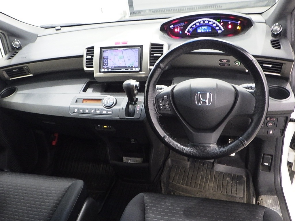 HONDA FREED SPIKE