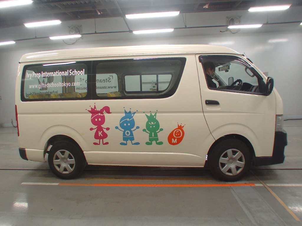 TOYOTA HIACE