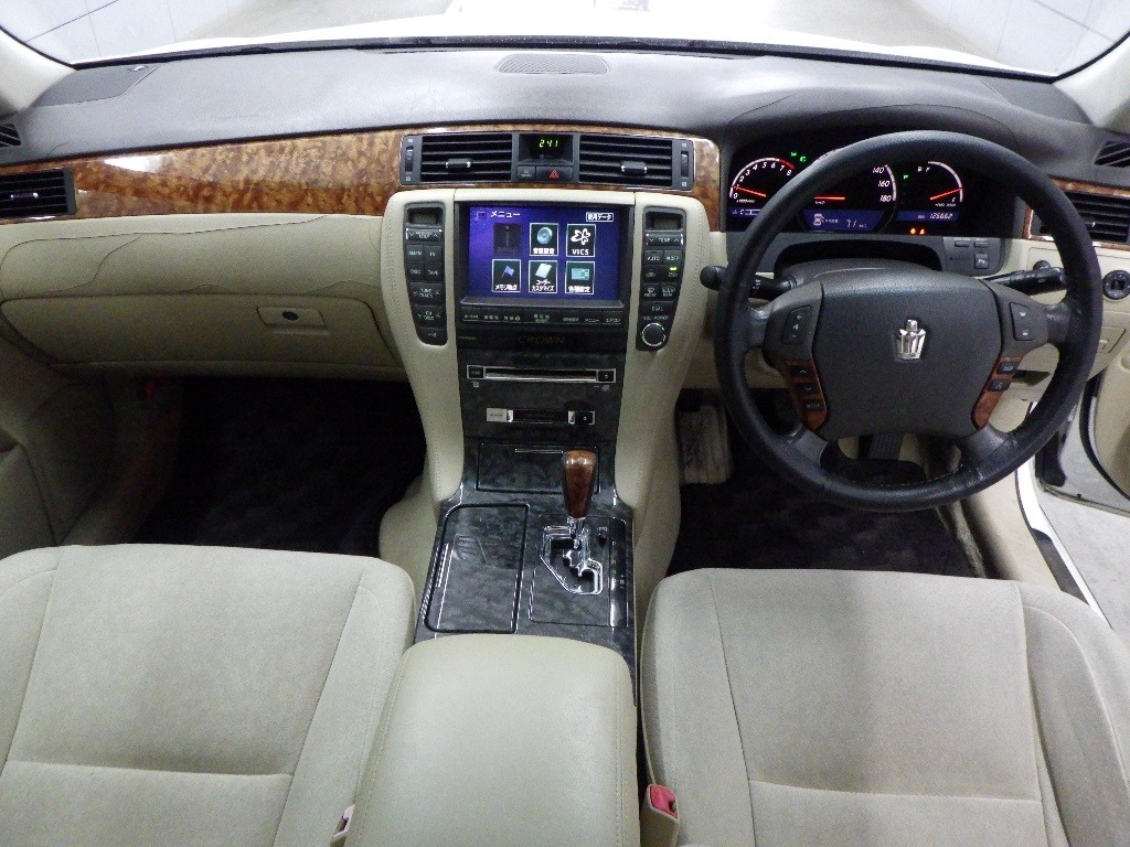TOYOTA CROWN