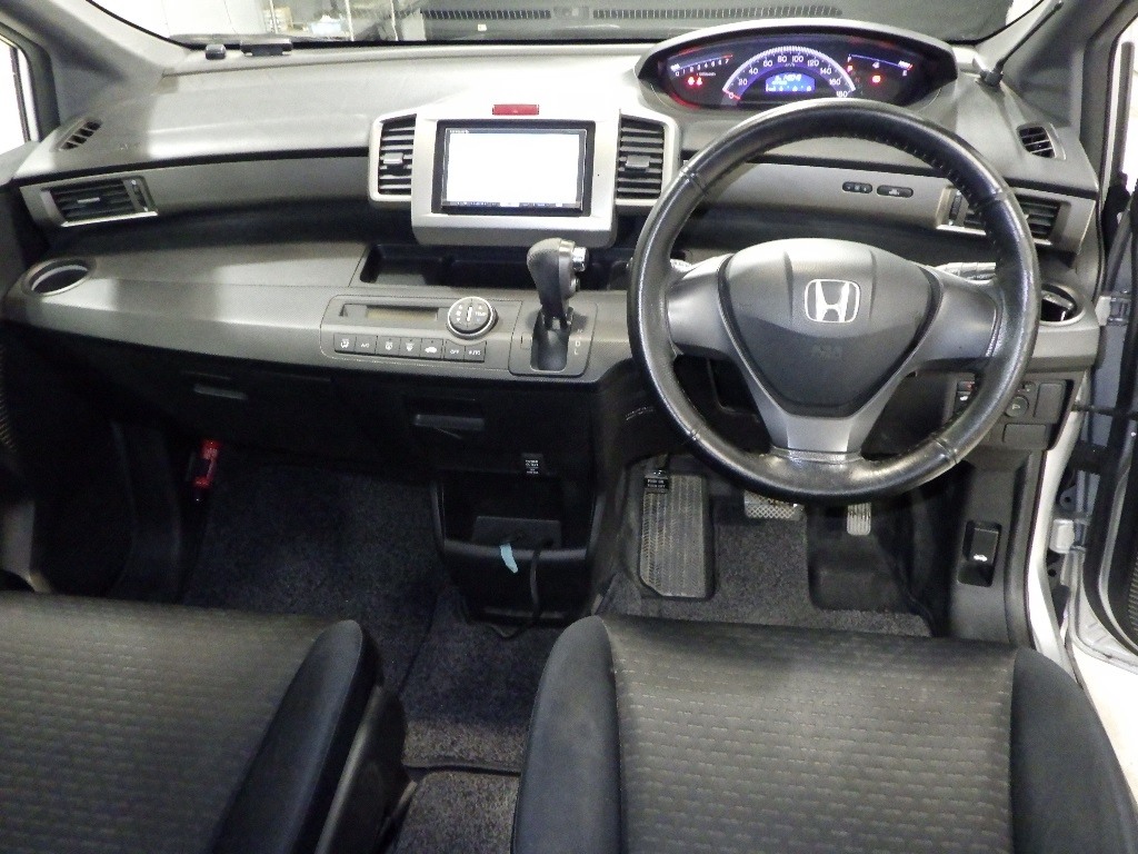 HONDA FREED SPIKE