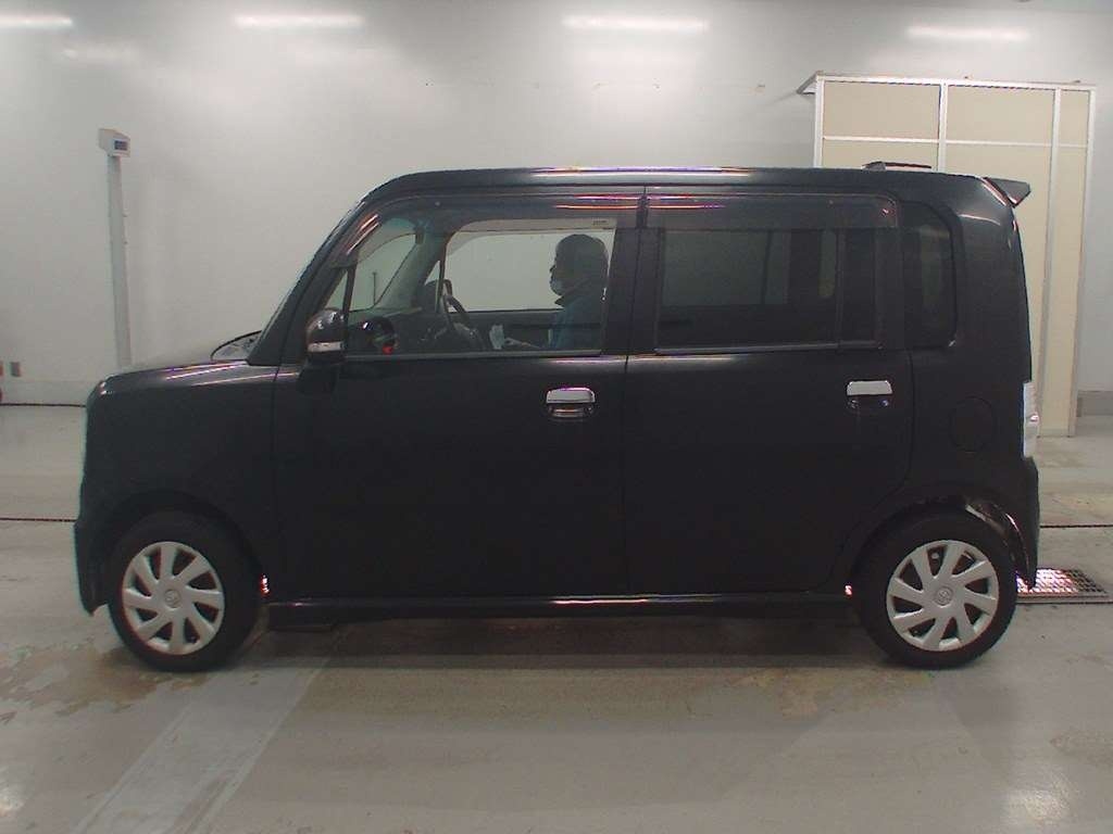 TOYOTA PIXIS SPACE