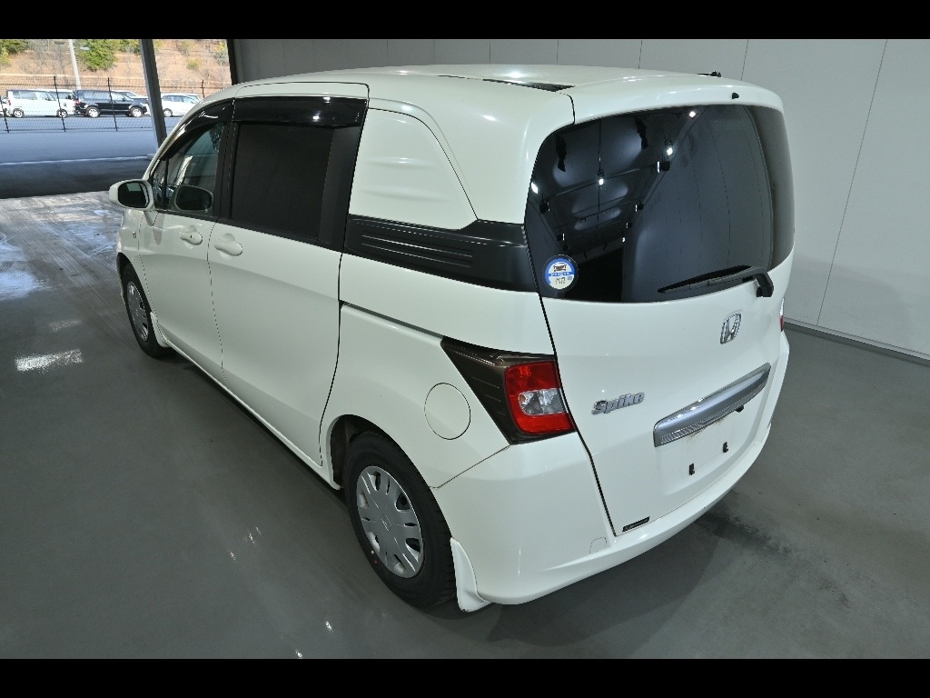 HONDA FREED SPIKE