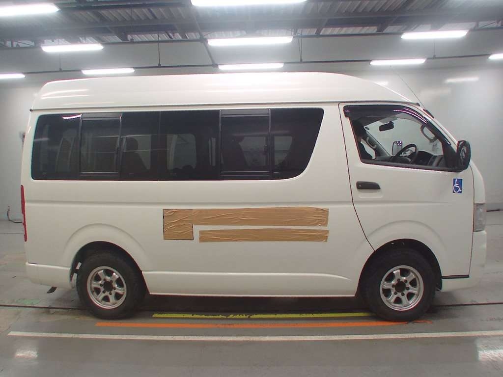 TOYOTA REGIUS ACE