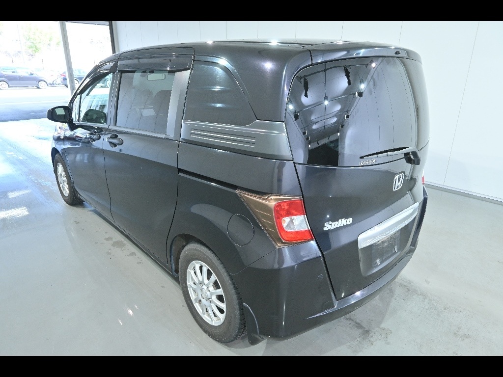 HONDA FREED SPIKE