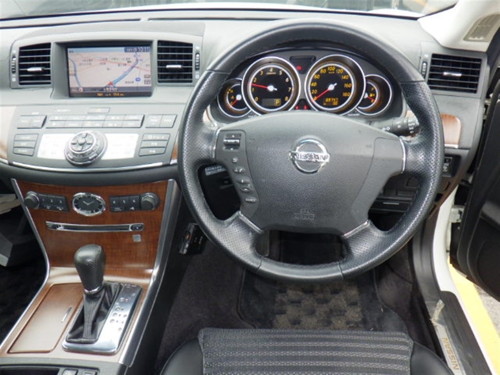 NISSAN FUGA