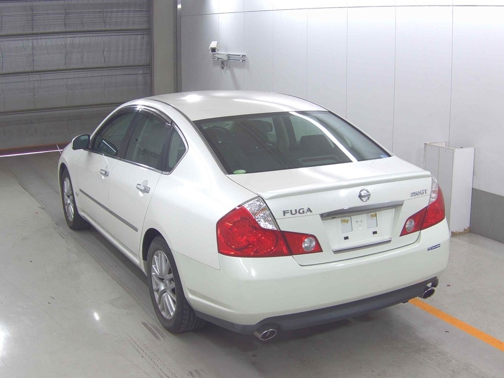 NISSAN FUGA