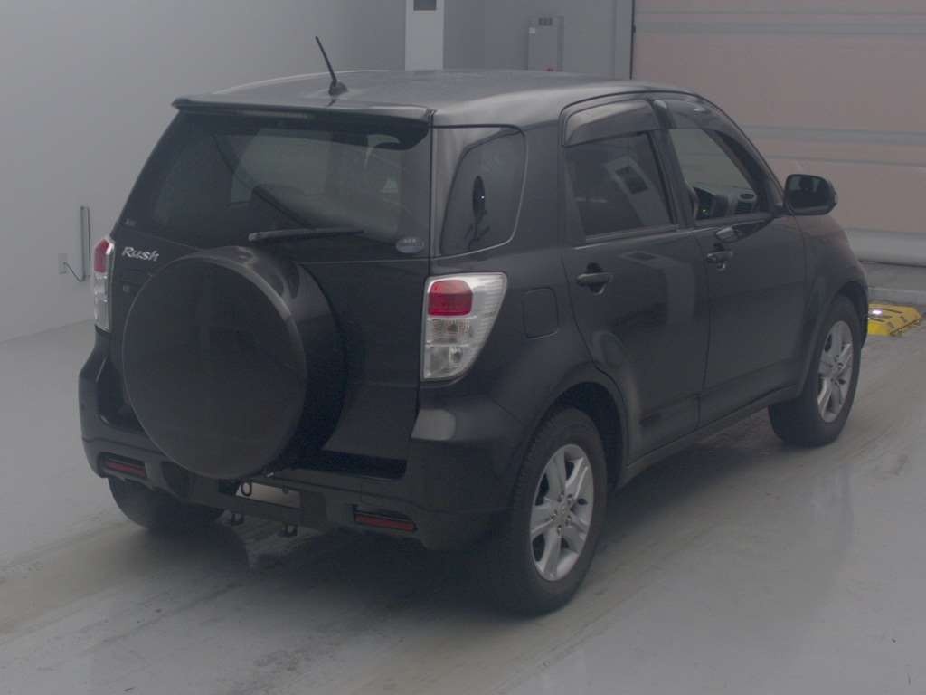 TOYOTA RUSH