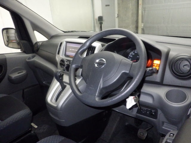 NISSAN NV200