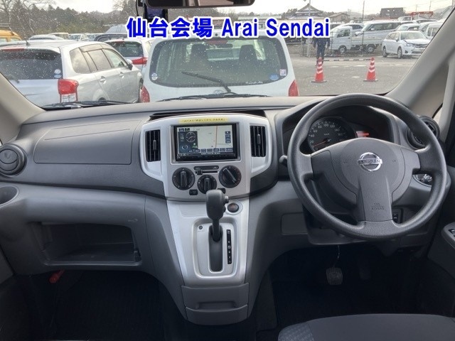 NISSAN NV200