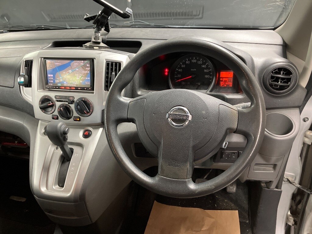 NISSAN NV200