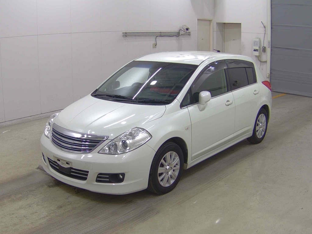 NISSAN TIIDA