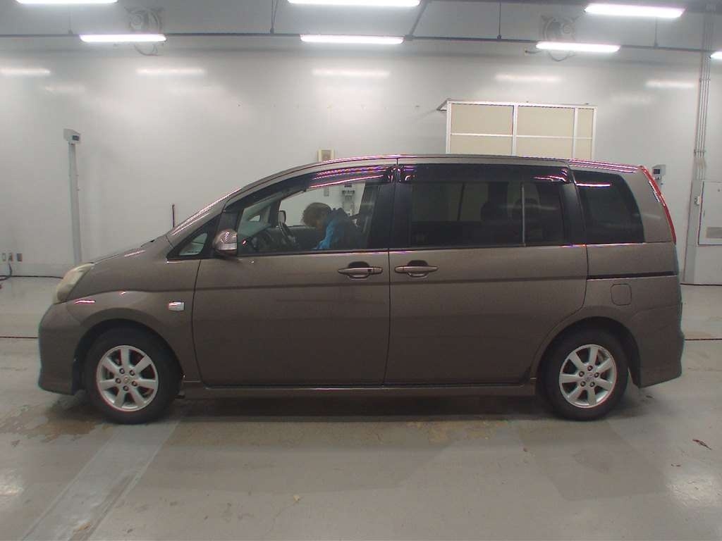 TOYOTA ISIS