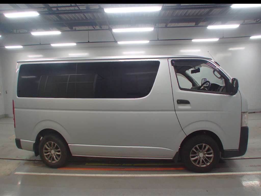 TOYOTA REGIUS ACE