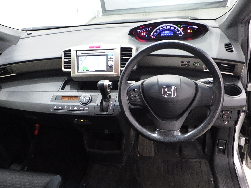 HONDA FREED SPIKE