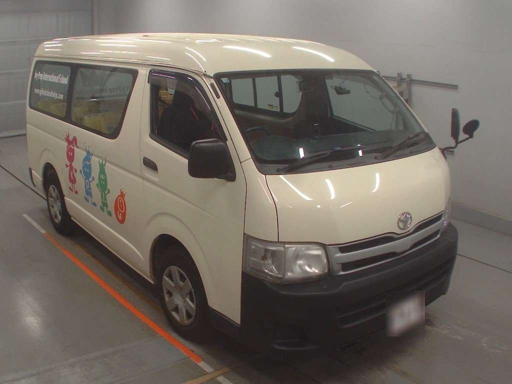 TOYOTA HIACE