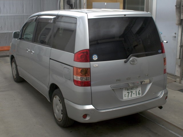 TOYOTA NOAH