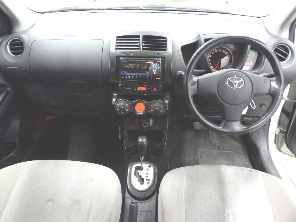 TOYOTA IST