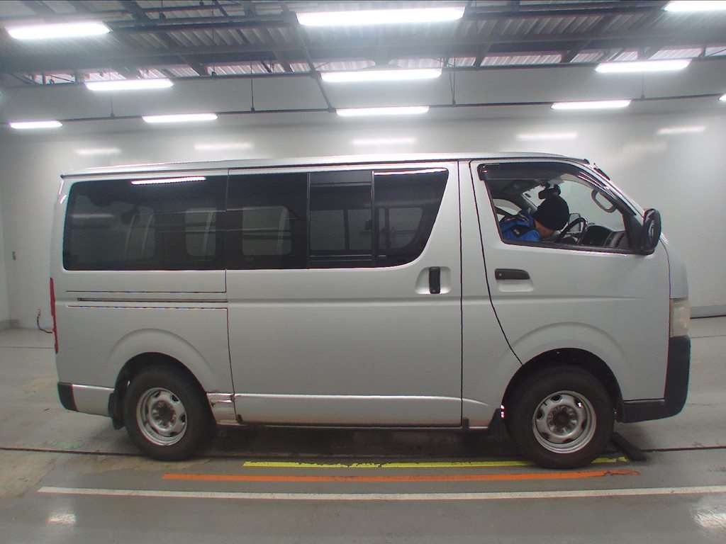 TOYOTA REGIUS ACE