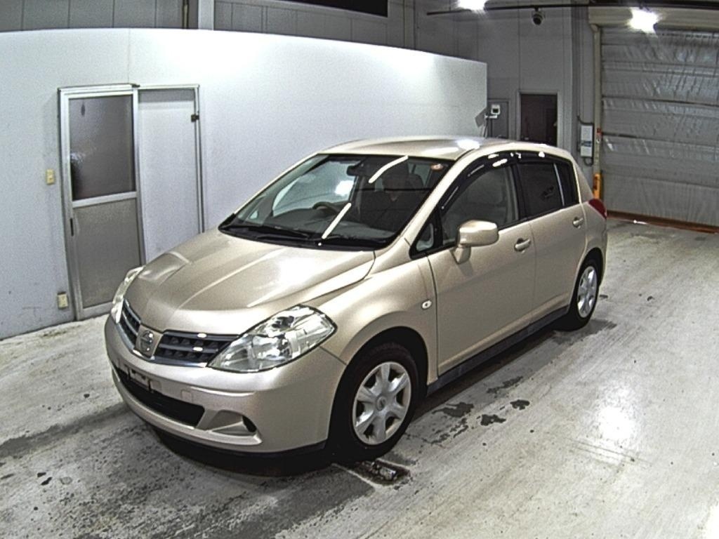 NISSAN TIIDA