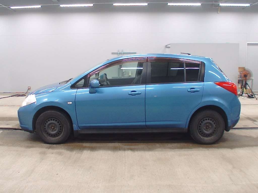 NISSAN TIIDA