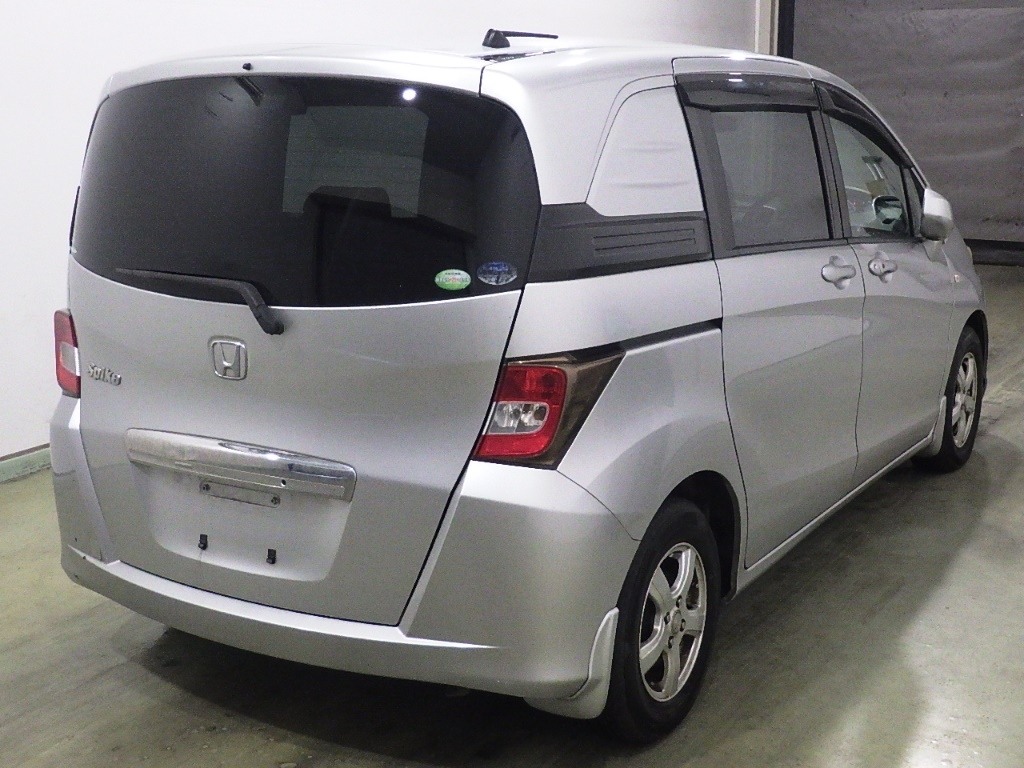 HONDA FREED SPIKE