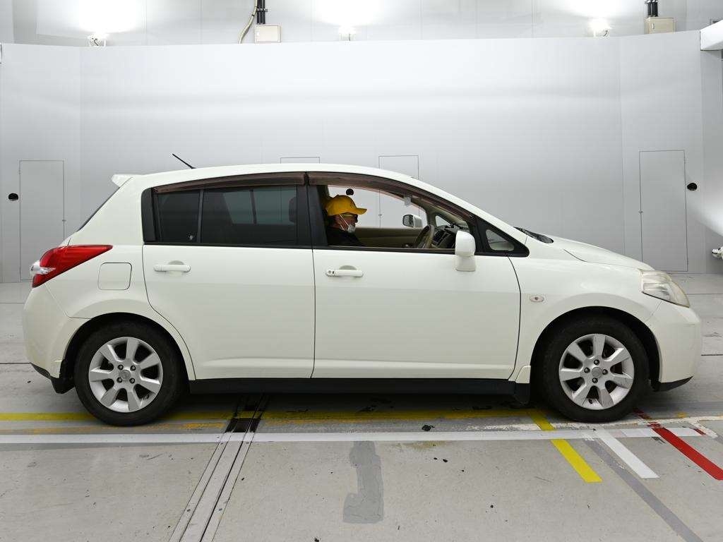 NISSAN TIIDA